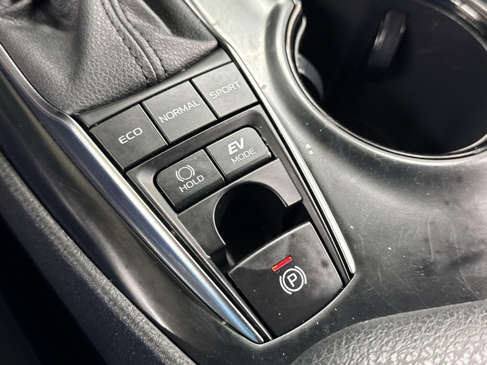 Used 2020 Toyota Camry LE FWD image 33
