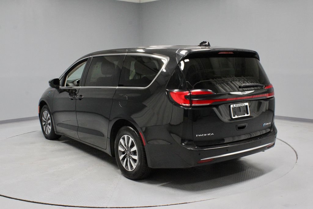 Used 2023 Chrysler Pacifica Touring-L FWD image 8