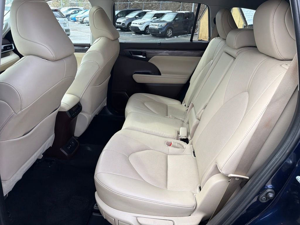 Used 2021 Toyota Highlander Limited image 23