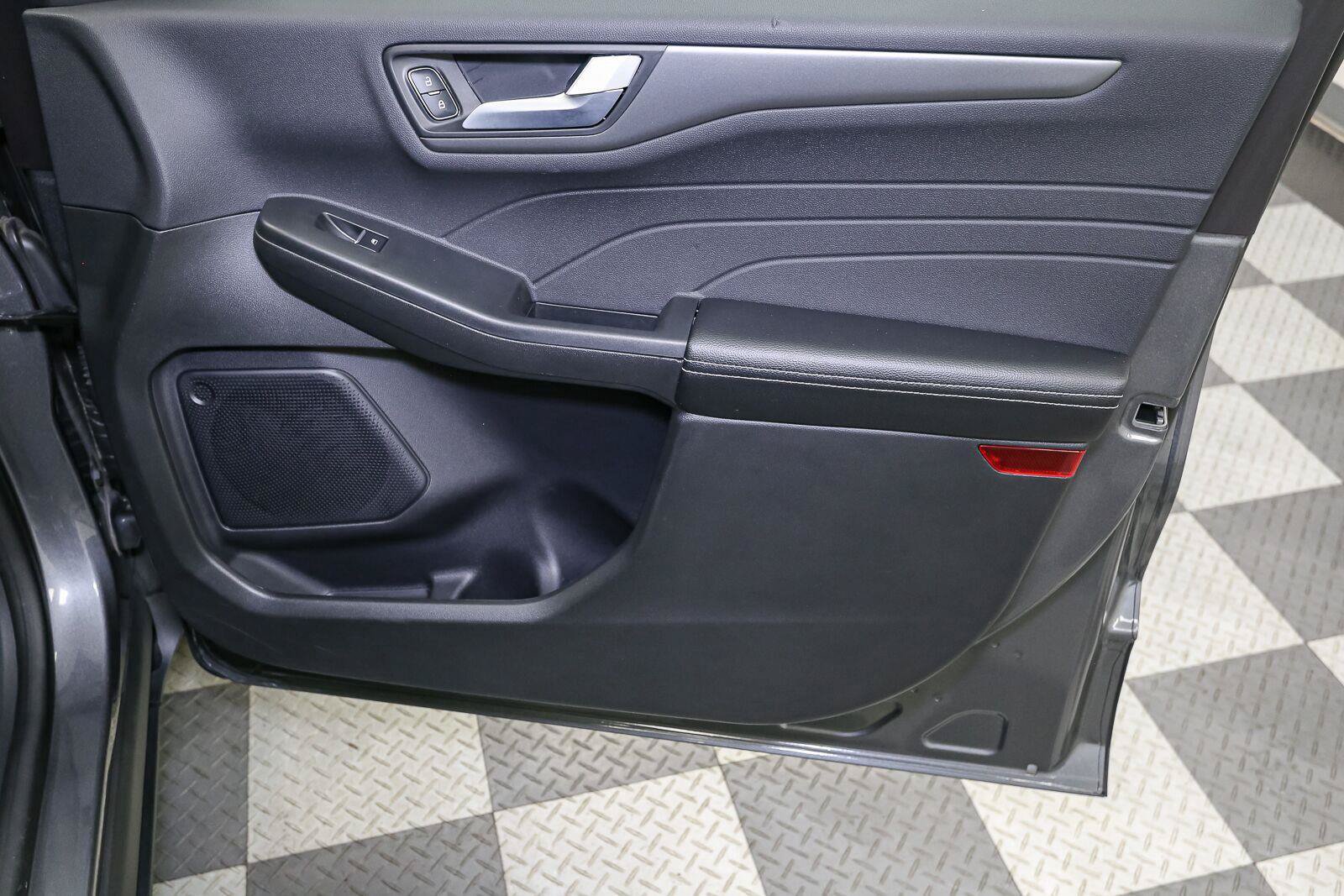 Used 2023 Ford Escape SE FWD image 19