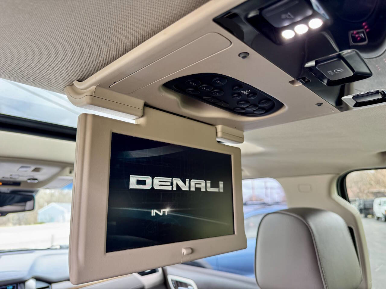 Used 2019 GMC Yukon XL Denali w/ Denali Ultimate Package AWD/4WD image 31