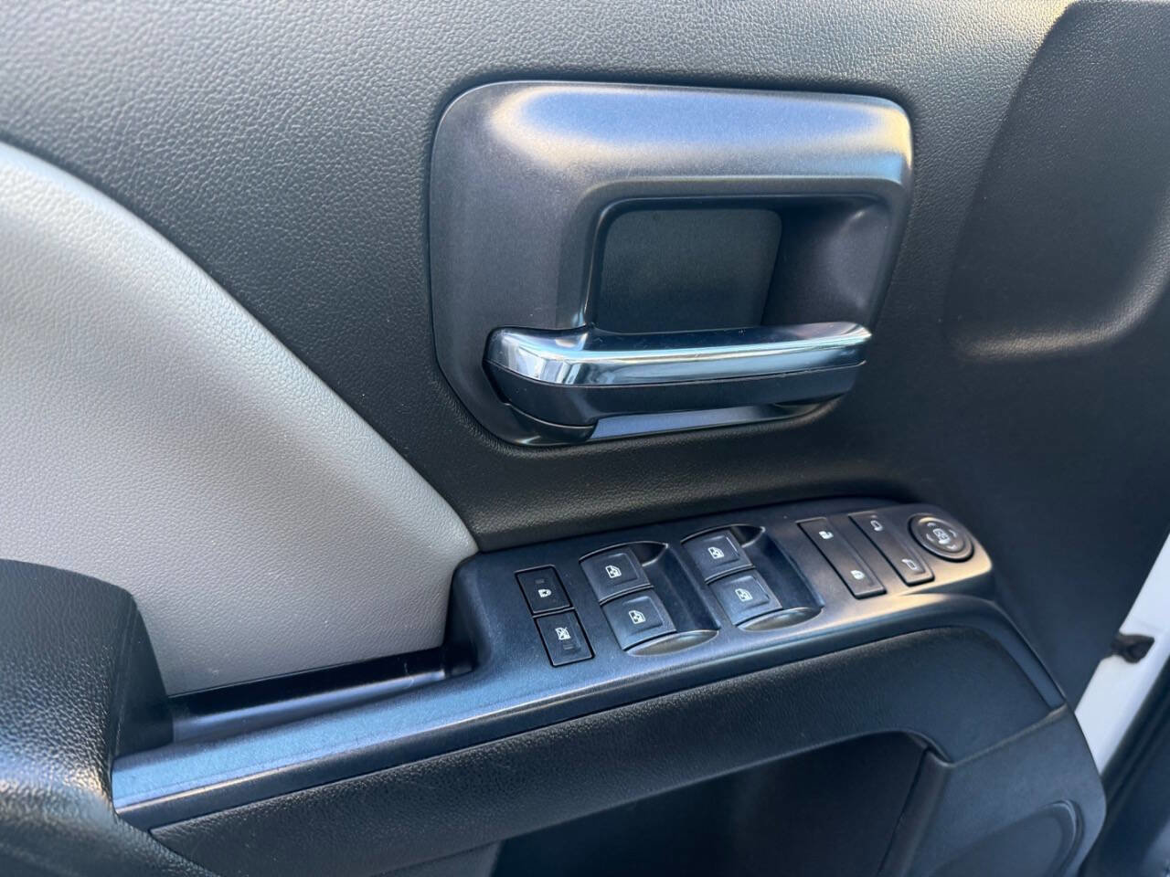 Used 2018 Chevrolet Silverado 1500 Custom w/ Custom Value Package image 13