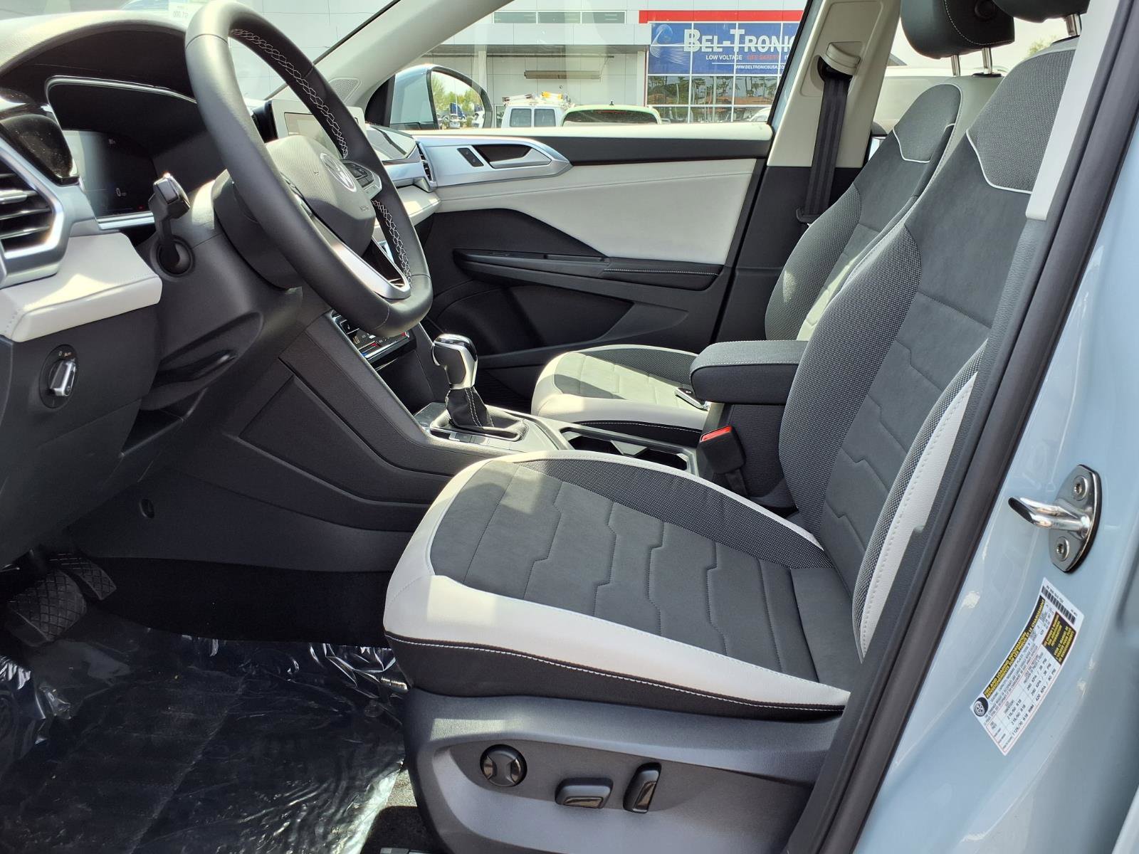 New 2026 Volkswagen Taos SE image 10