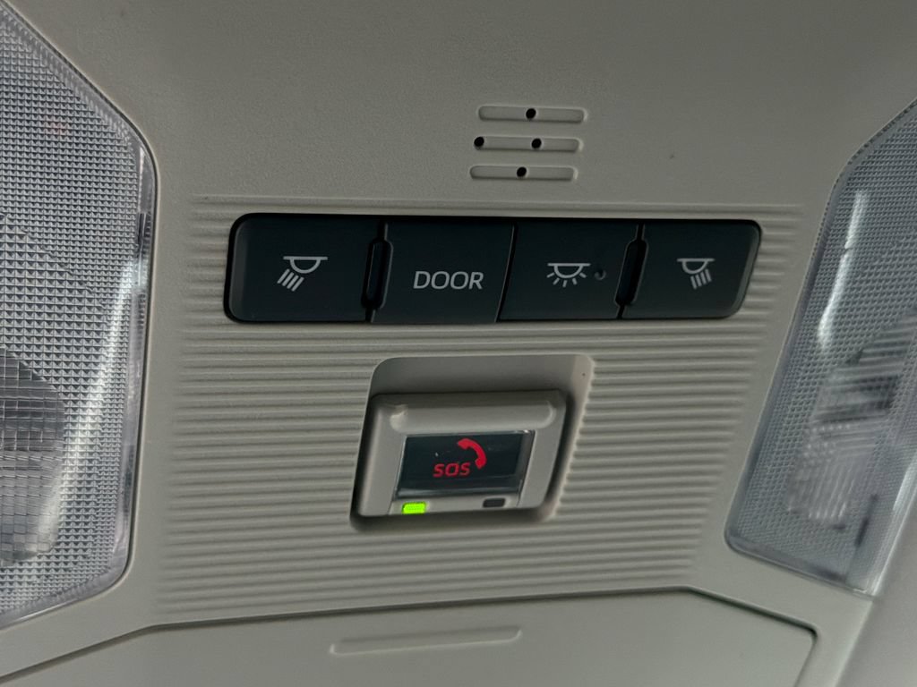 Used 2025 Toyota RAV4 LE AWD/4WD image 31