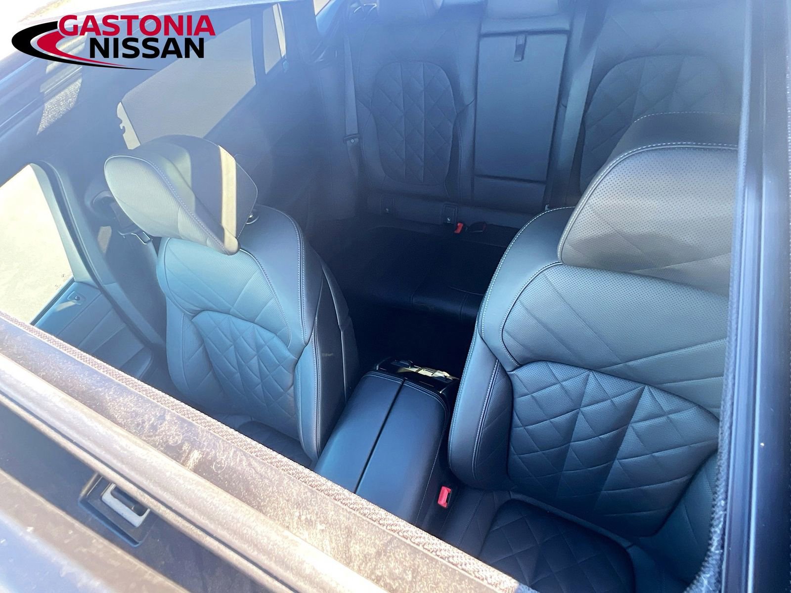 Used 2023 BMW X6 M50i w/ Executive Package image 30