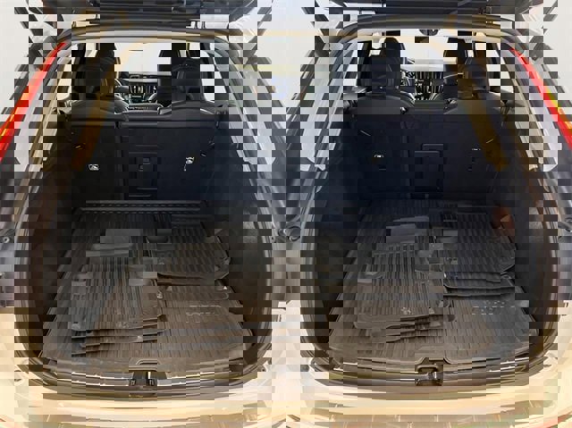 Used 2021 Volvo XC60 T5 Momentum w/ Premium Package image 9