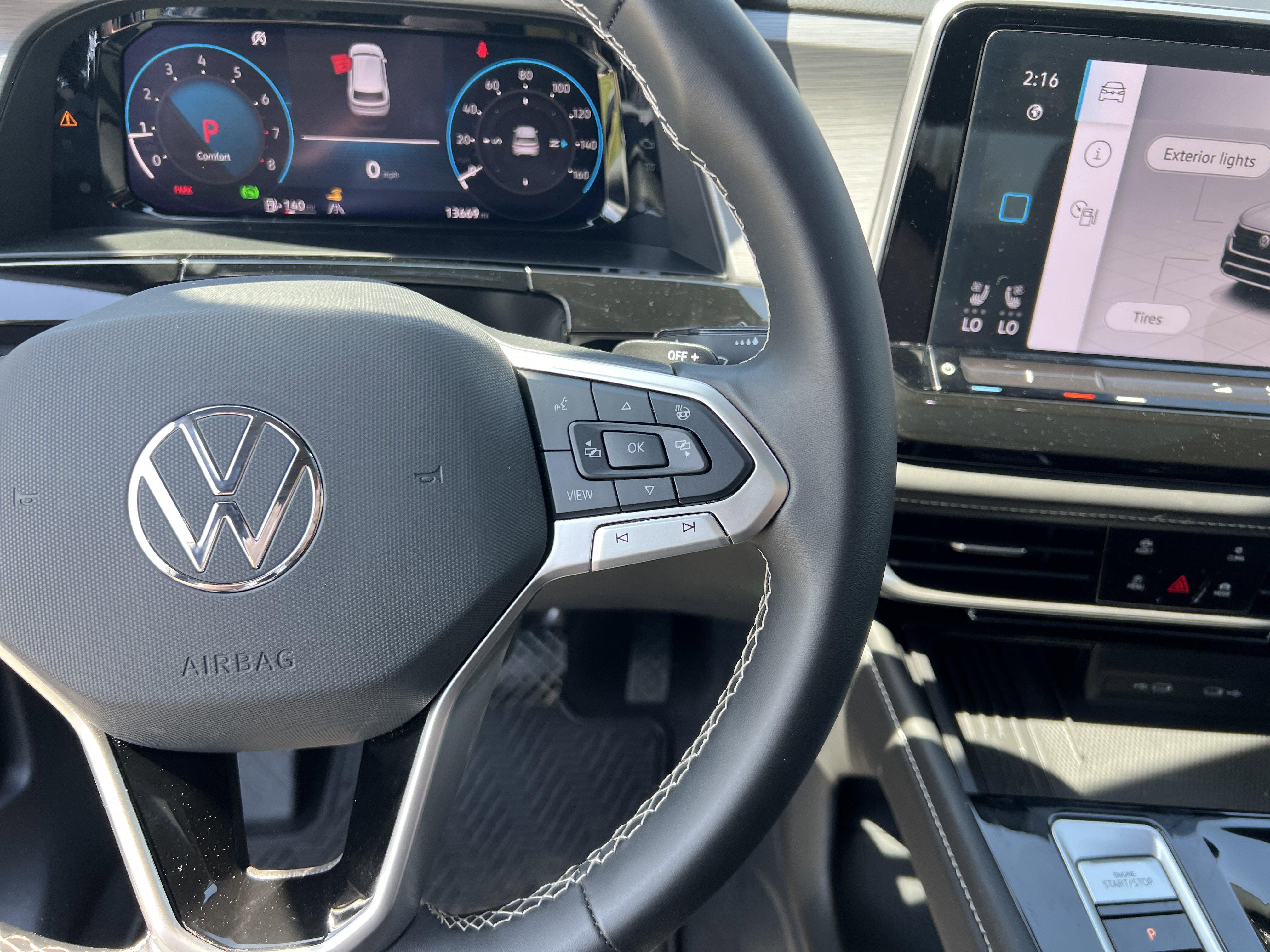 Certified 2025 Volkswagen Atlas Cross Sport SE w/ Panoramic Sunroof Package FWD image 19