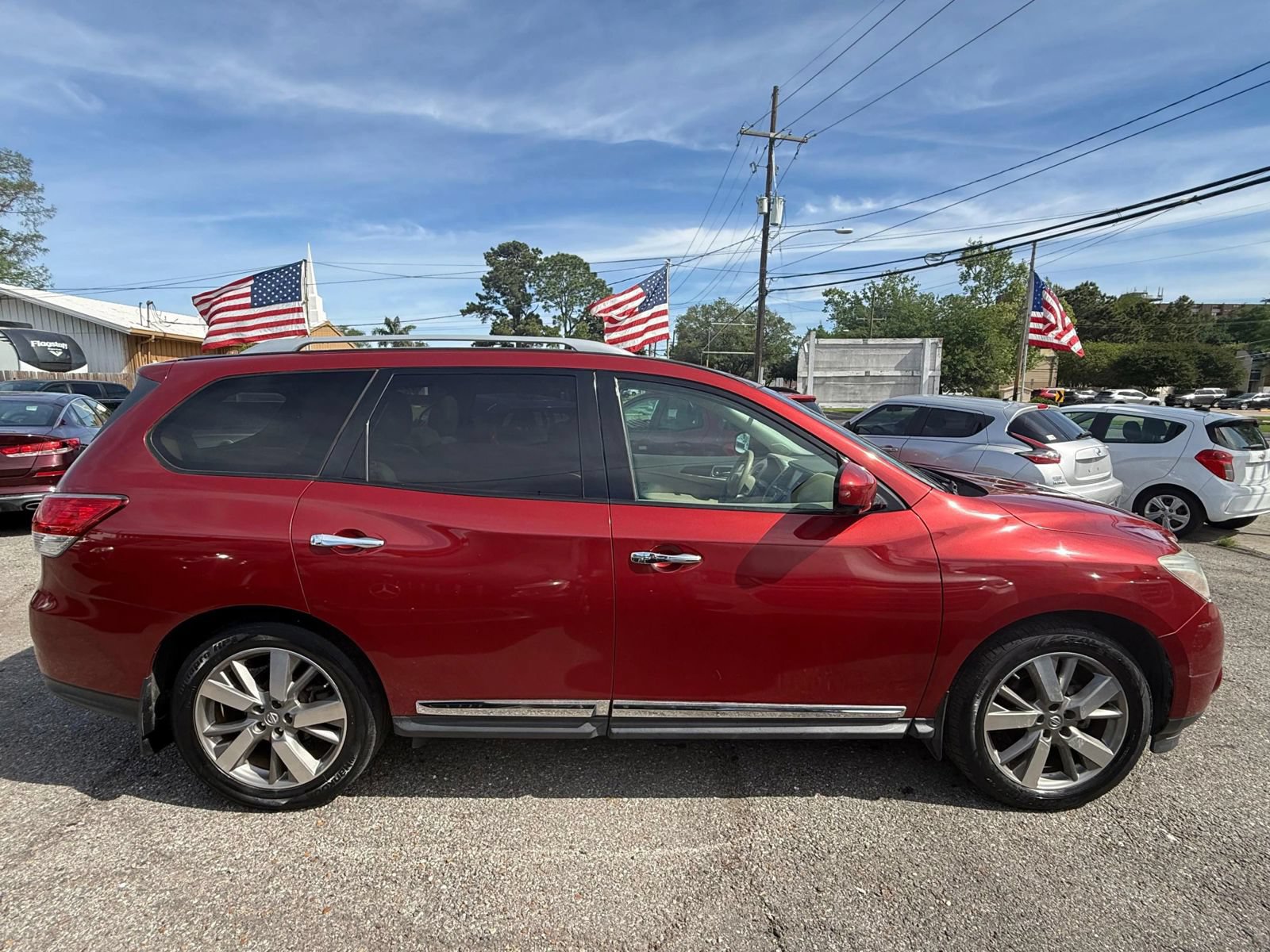 Used 2015 Nissan Pathfinder Platinum w/ Family Entertainment Package FWD image 5