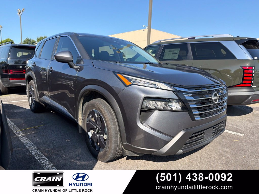 Used 2025 Nissan Rogue SV FWD image 1