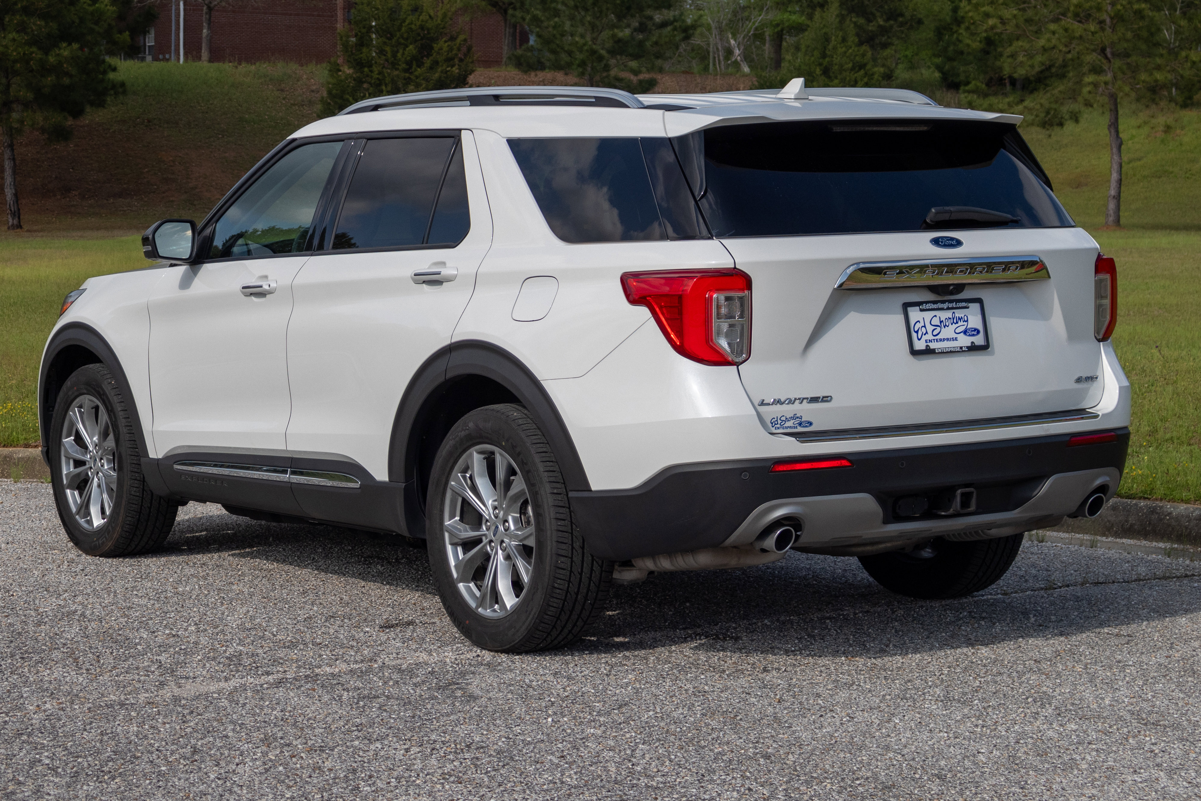 Used 2022 Ford Explorer Limited w/ Equipment Group 301A AWD/4WD image 4
