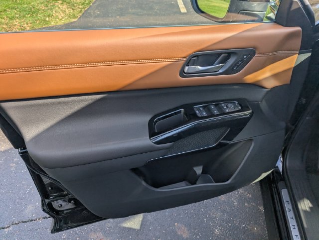 New 2026 Nissan Pathfinder Platinum AWD/4WD image 14