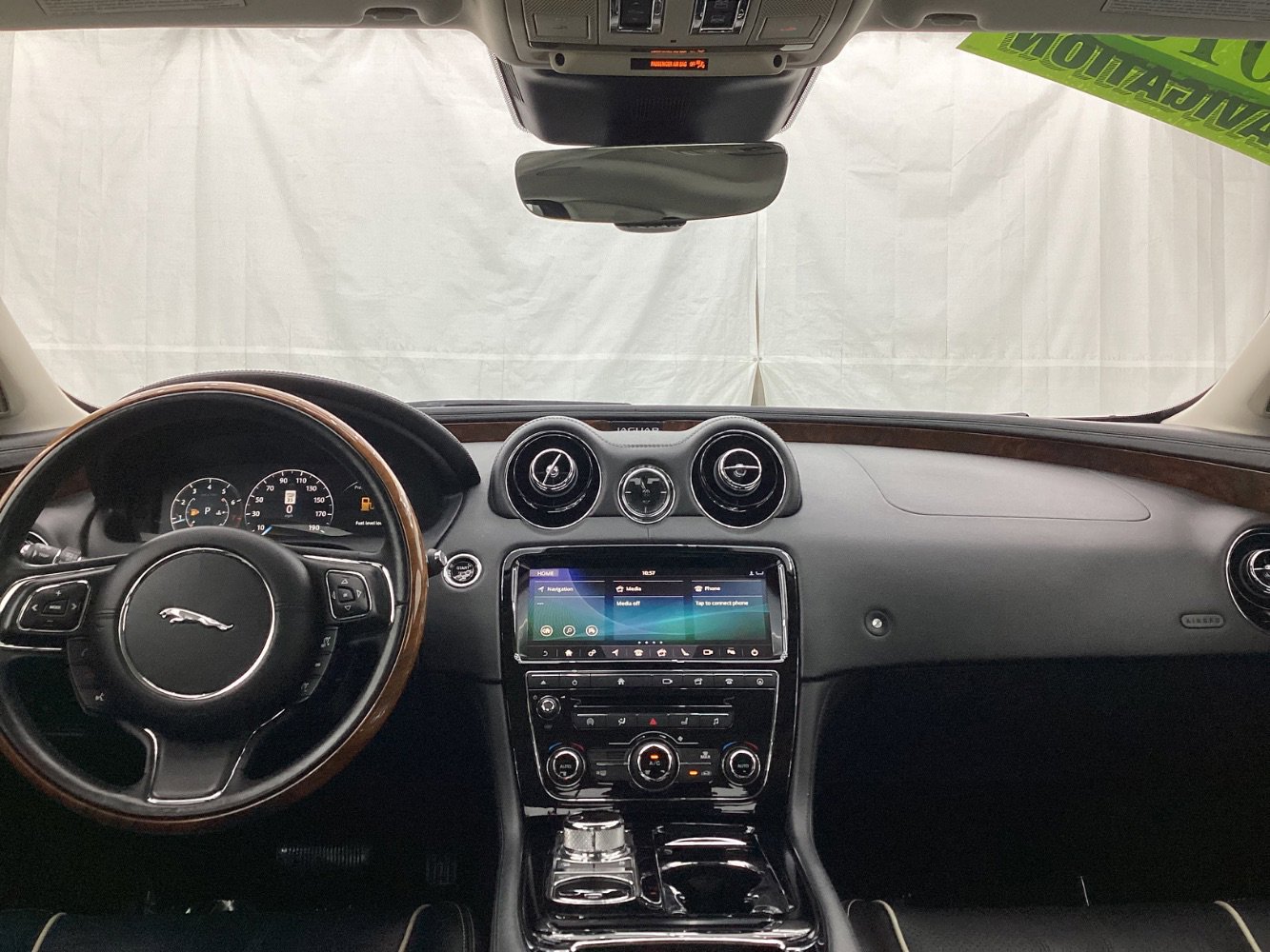 Used 2018 Jaguar XJ R-Sport image 32