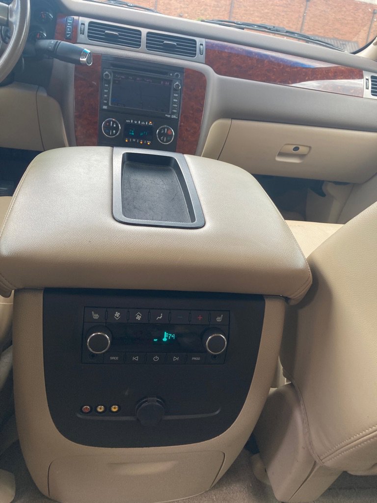 Used 2011 Chevrolet Suburban LTZ image 12