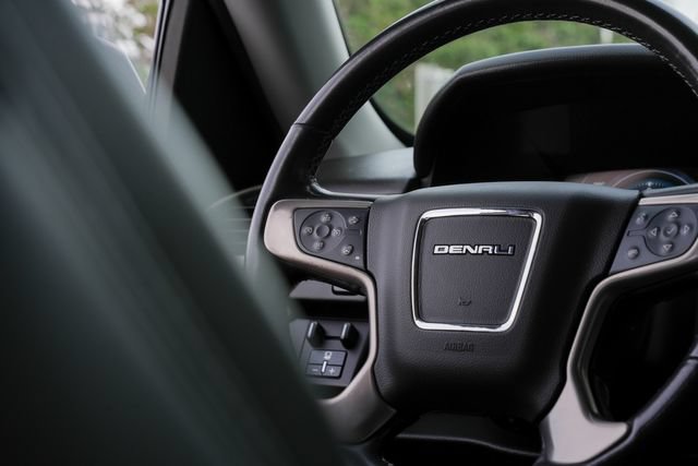 Used 2020 GMC Yukon Denali RWD image 40