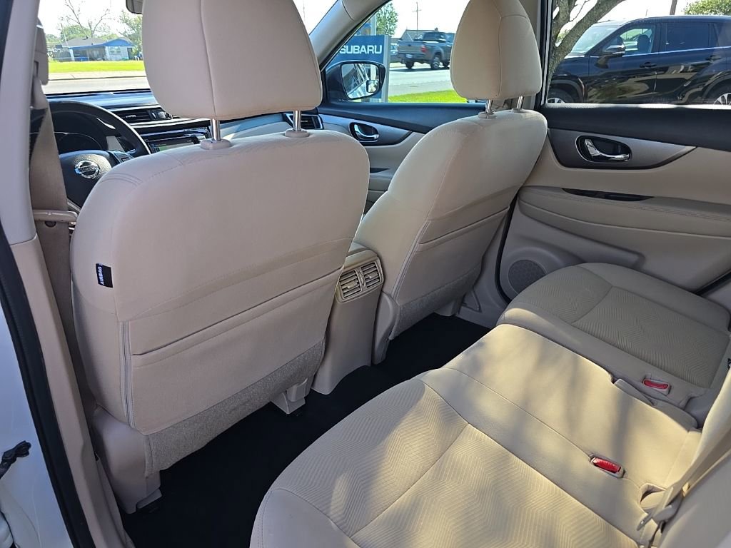 Used 2016 Nissan Rogue SV w/ SV Premium Package image 25