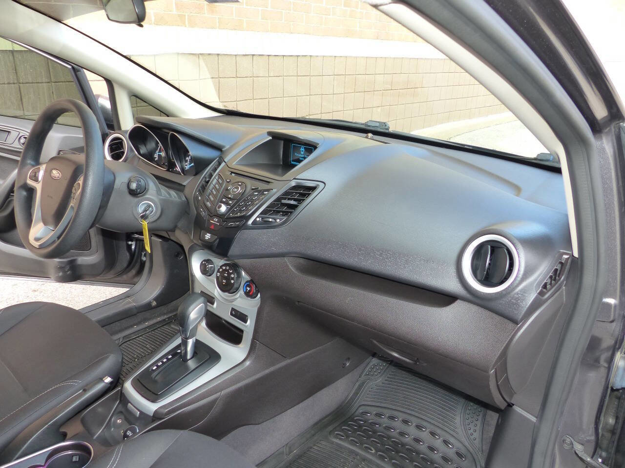 Used 2017 Ford Fiesta SE image 29