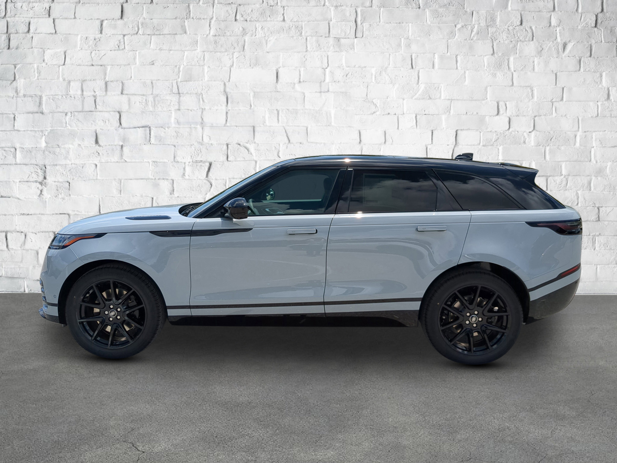 New 2026 Land Rover Range Rover Velar Dynamic SE image 3