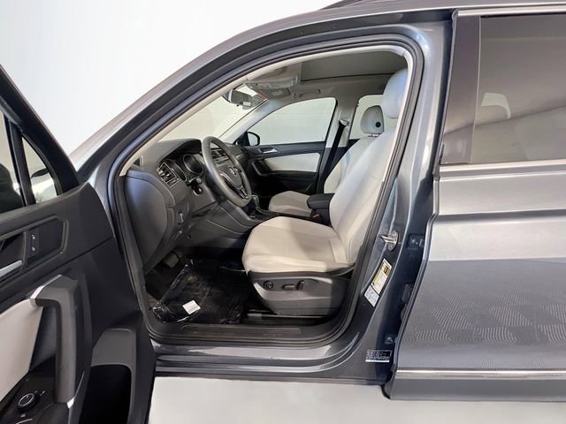 Used 2020 Volkswagen Tiguan SE w/ Panoramic Sunroof Package image 9