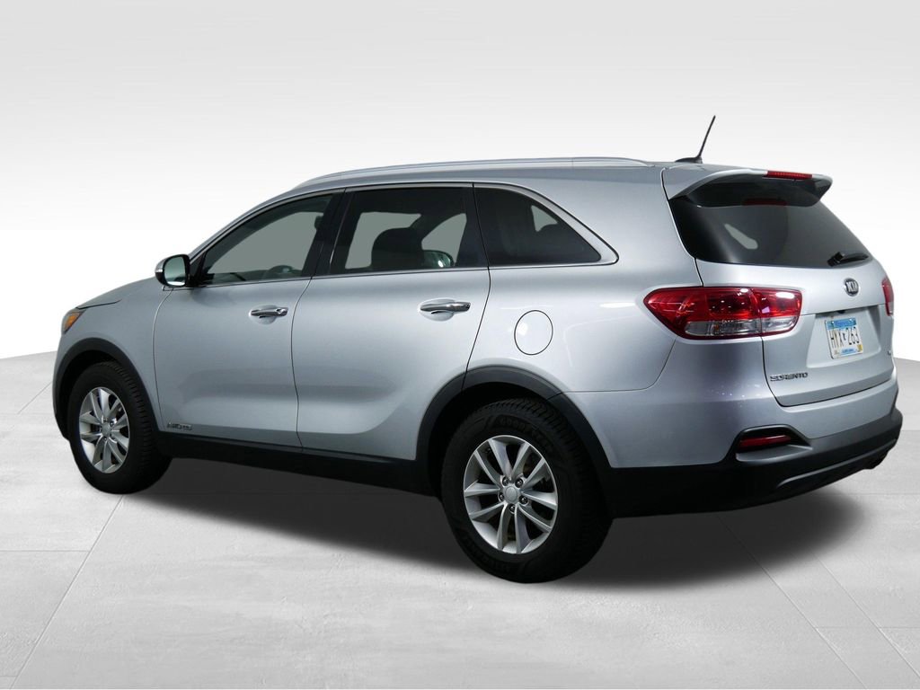 Used 2017 Kia Sorento LX image 7