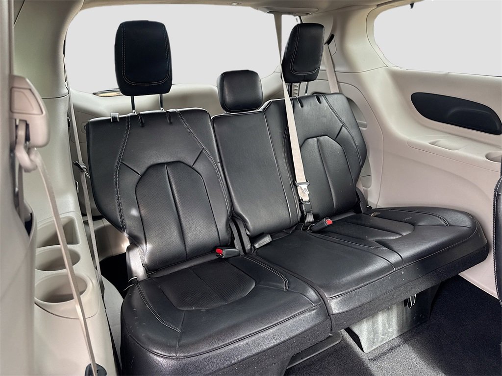 Used 2022 Chrysler Pacifica Touring-L image 26