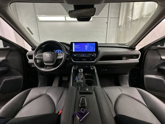 Used 2025 Toyota Grand Highlander AWD image 19