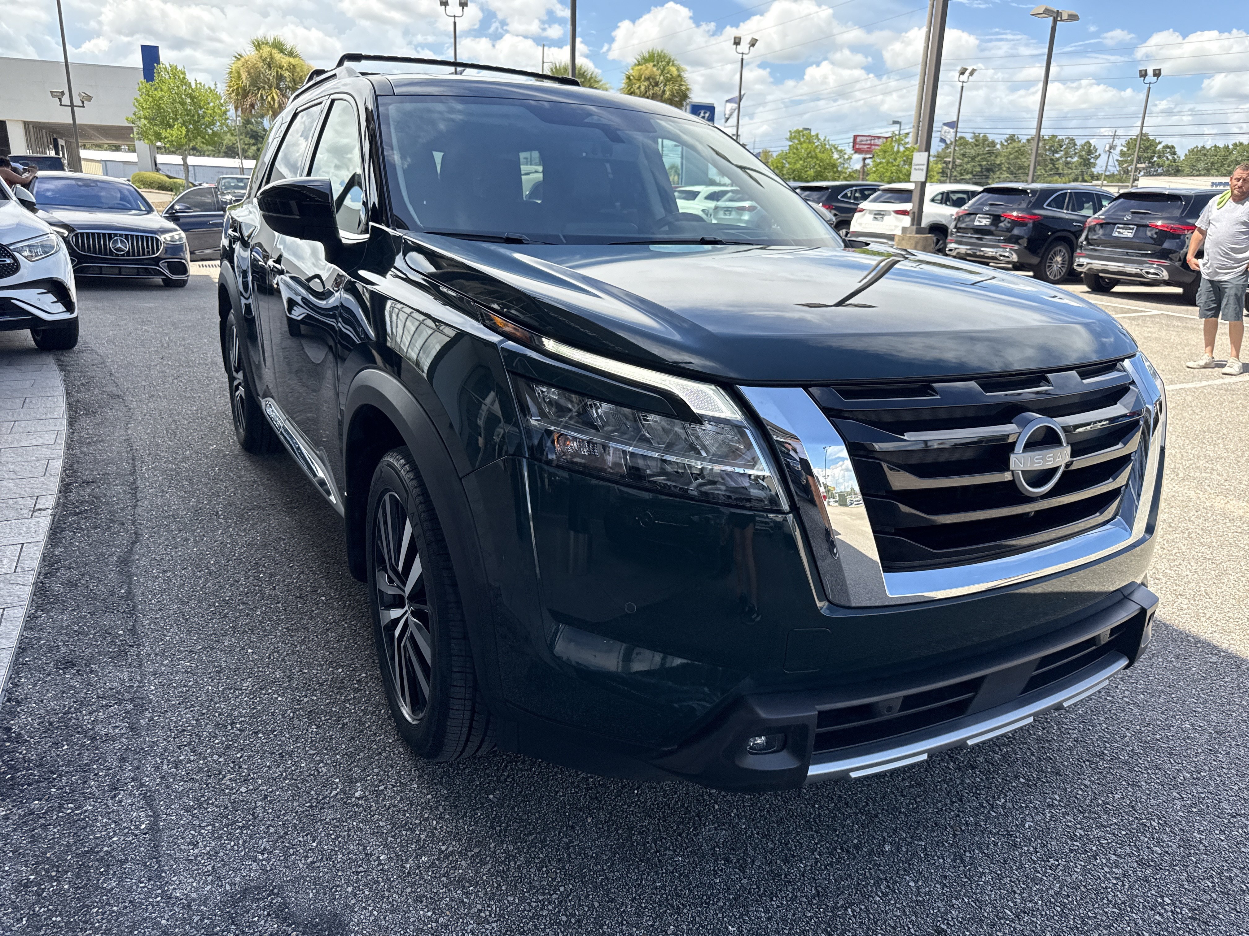 Used 2024 Nissan Pathfinder Platinum w/ Cargo Package FWD image 5