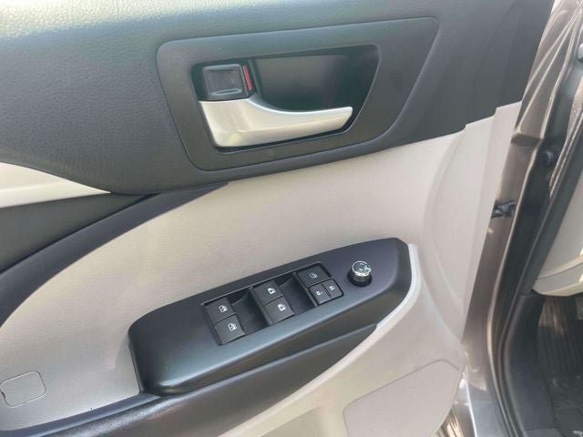 Used 2017 Toyota Highlander XLE AWD/4WD image 20