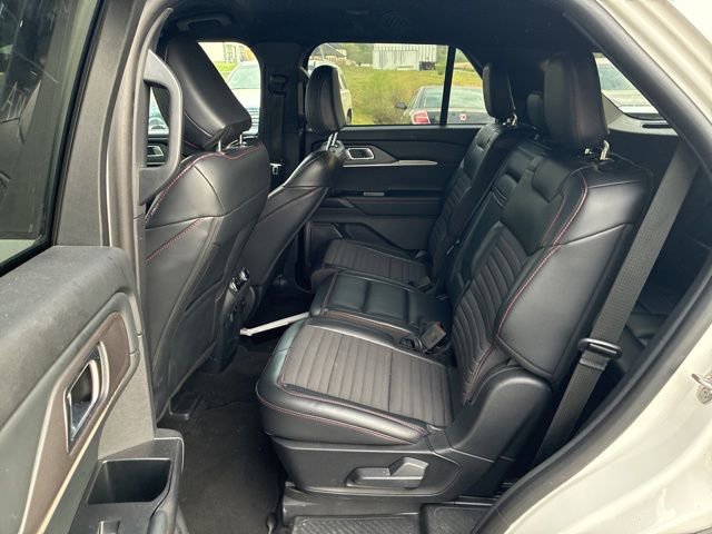 Used 2025 Ford Explorer ST-Line w/ ST-Line Street Pack image 25