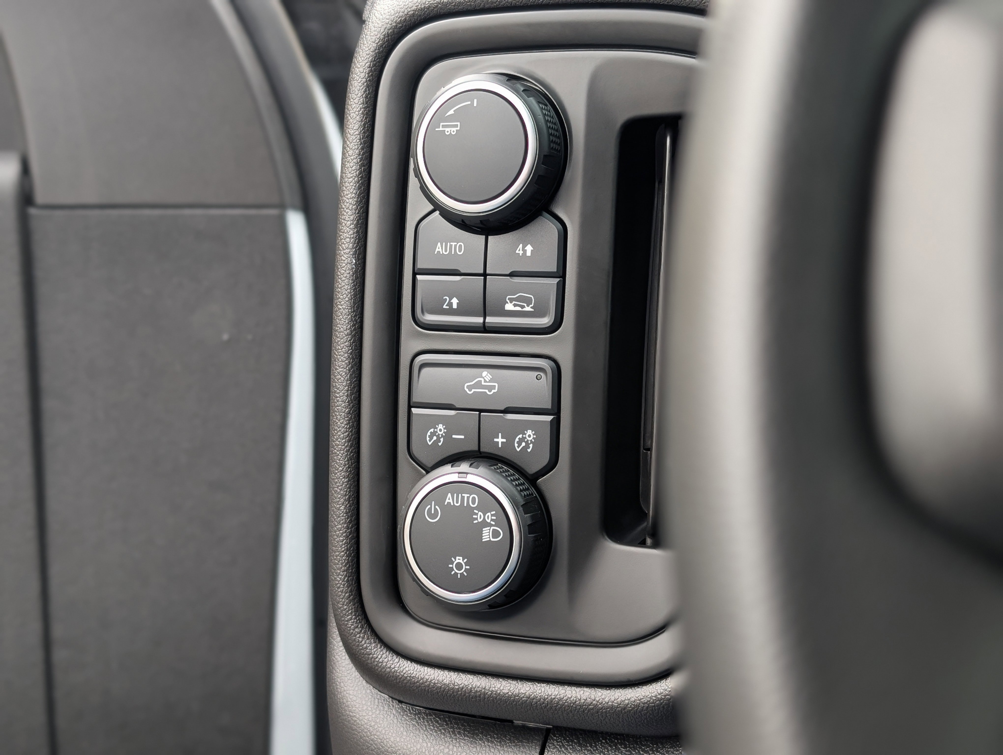 Used 2023 Chevrolet Silverado 1500 Custom image 4