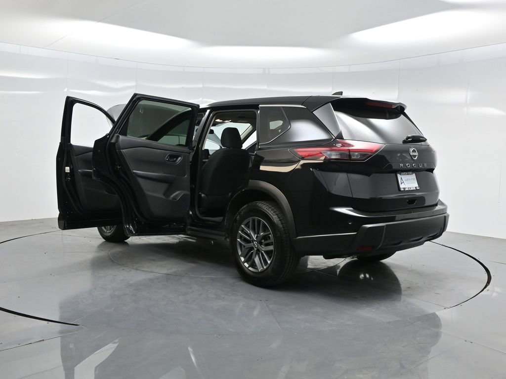 Used 2024 Nissan Rogue S image 43