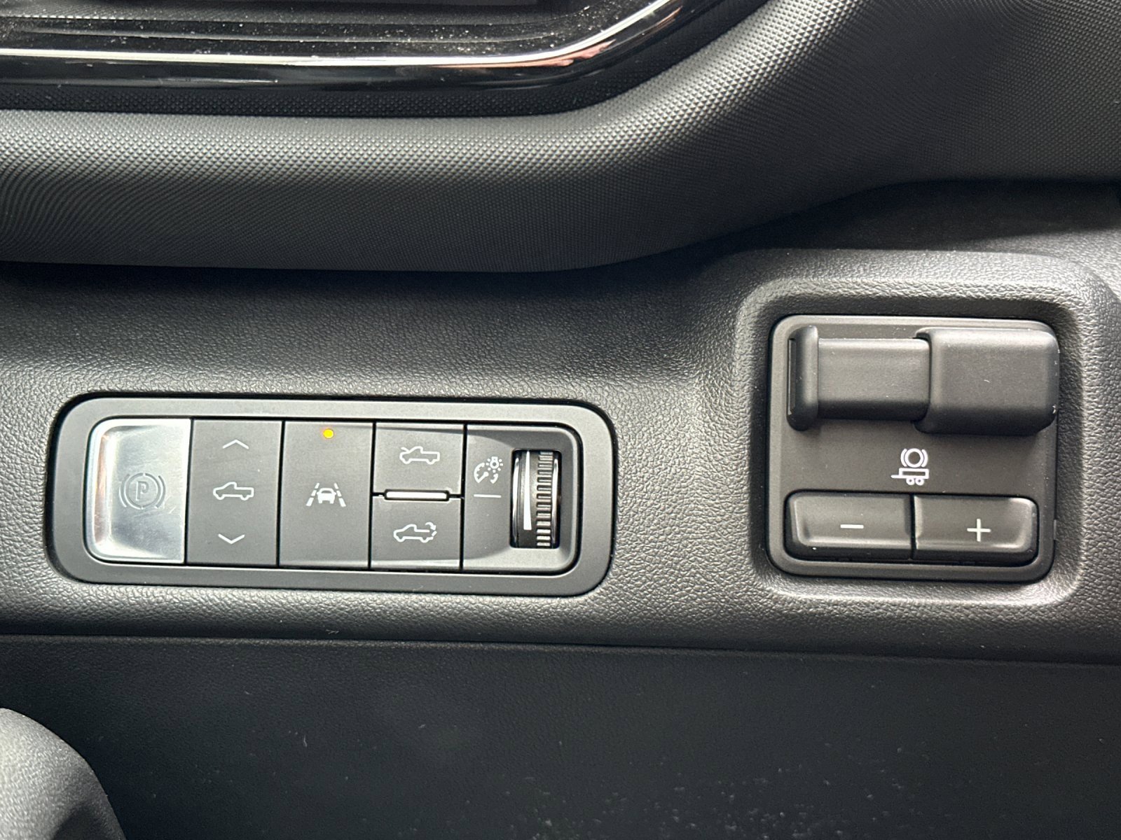 Used 2024 Chevrolet Silverado EV RST image 31