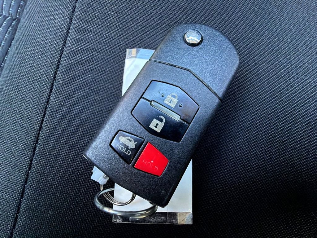 Used 2011 MAZDA MAZDA3 i Touring FWD image 28