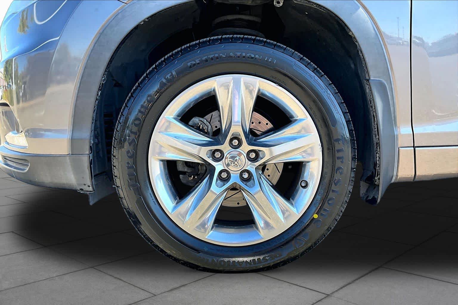 Used 2015 Toyota Highlander Limited AWD/4WD image 10