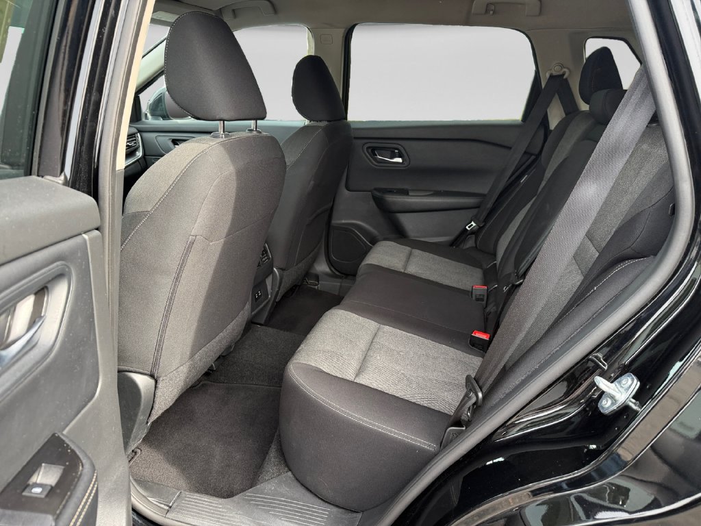 Used 2024 Nissan Rogue SV AWD/4WD image 16