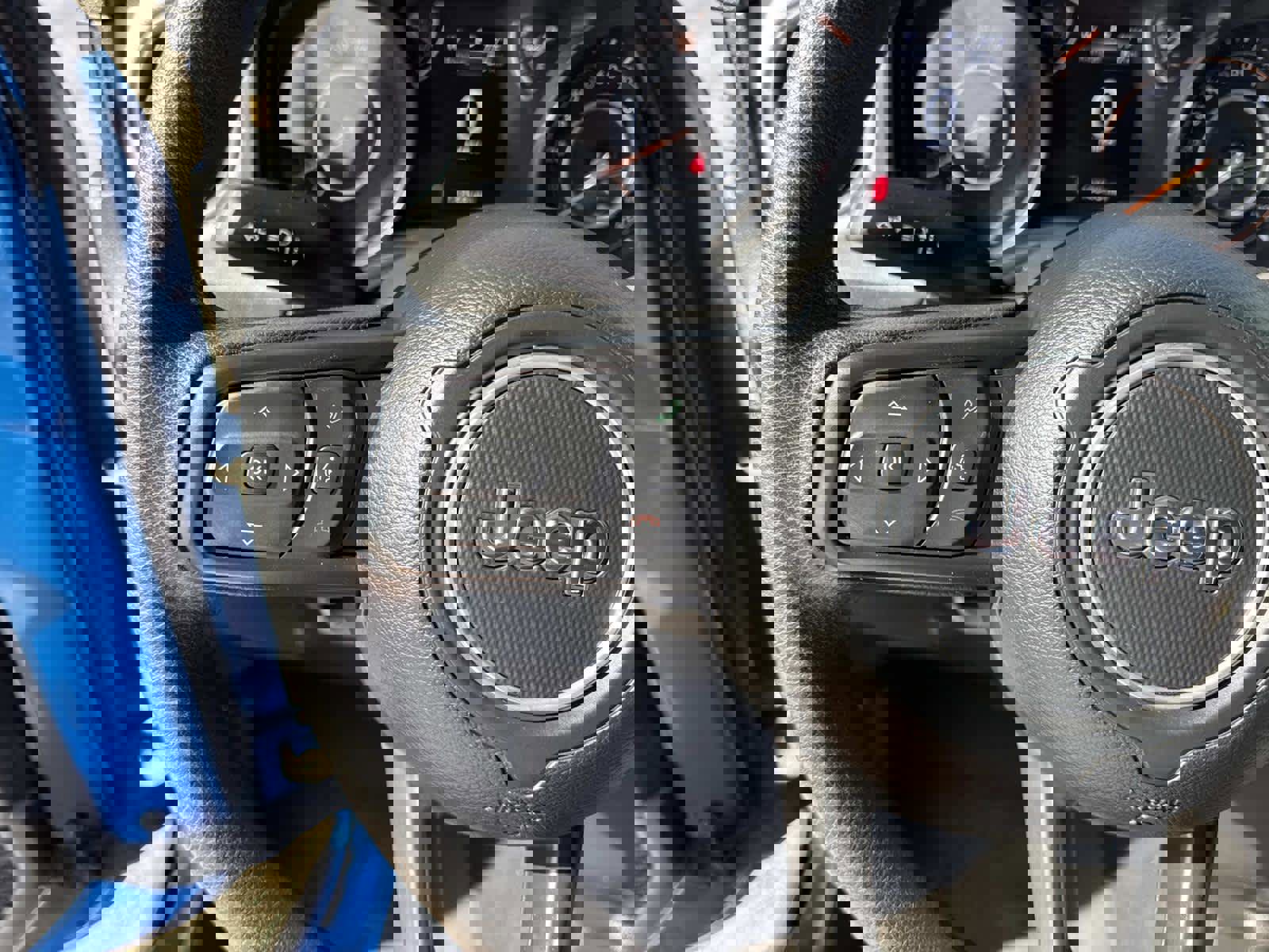 Used 2025 Jeep Wrangler Sport image 39