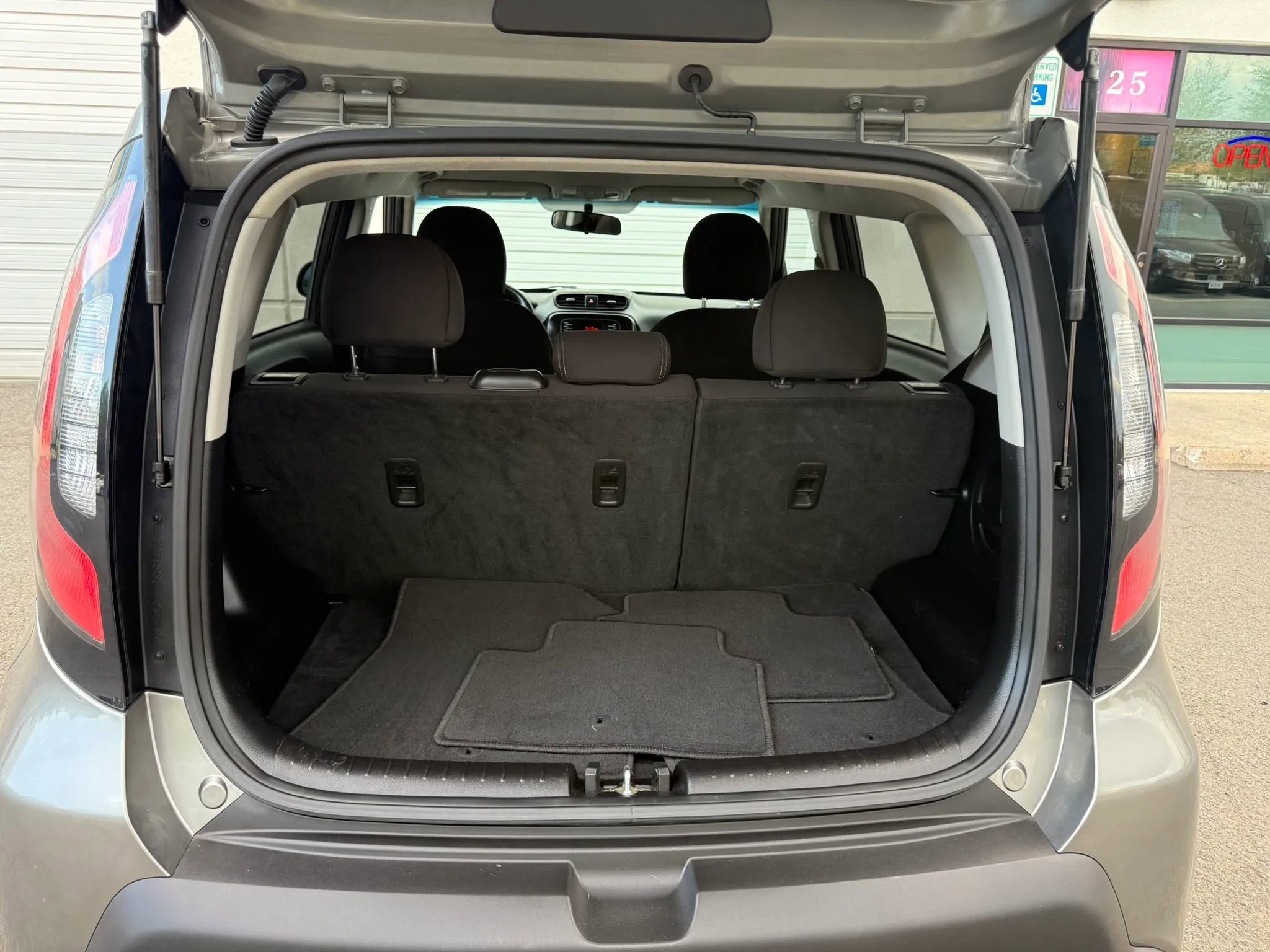 Used 2016 Kia Soul FWD image 11
