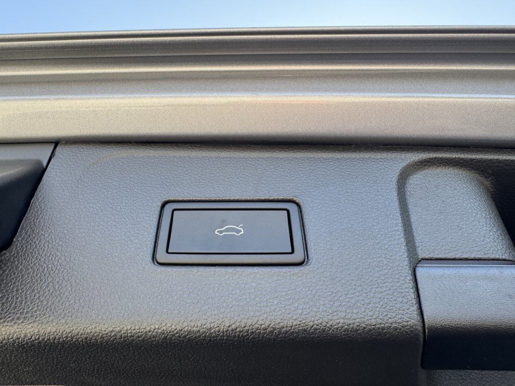 Used 2024 Volkswagen Atlas SE w/ Panoramic Sunroof Package image 40