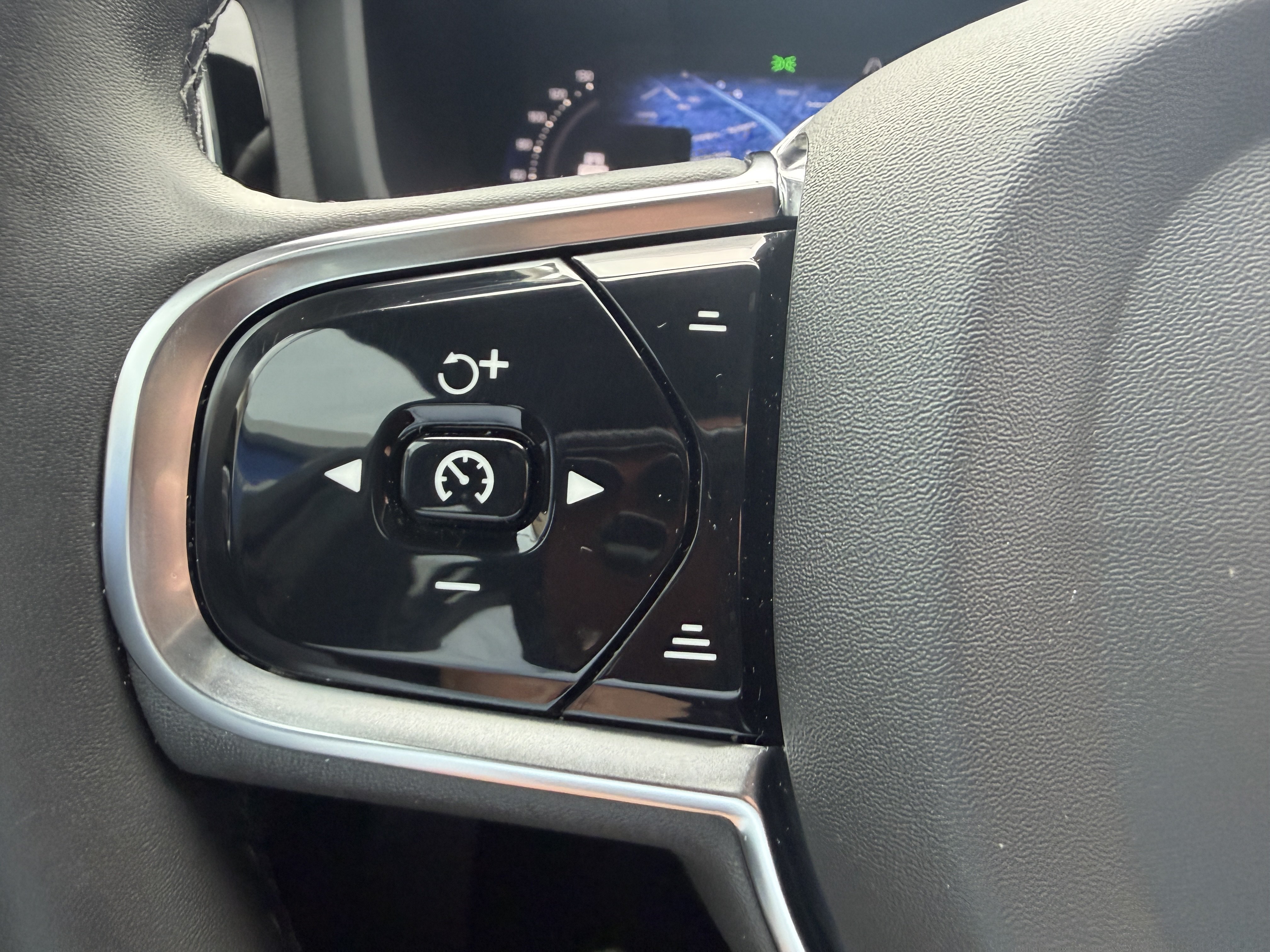 Certified 2024 Volvo S60 B5 Plus w/ Protection Package Premier FWD image 26