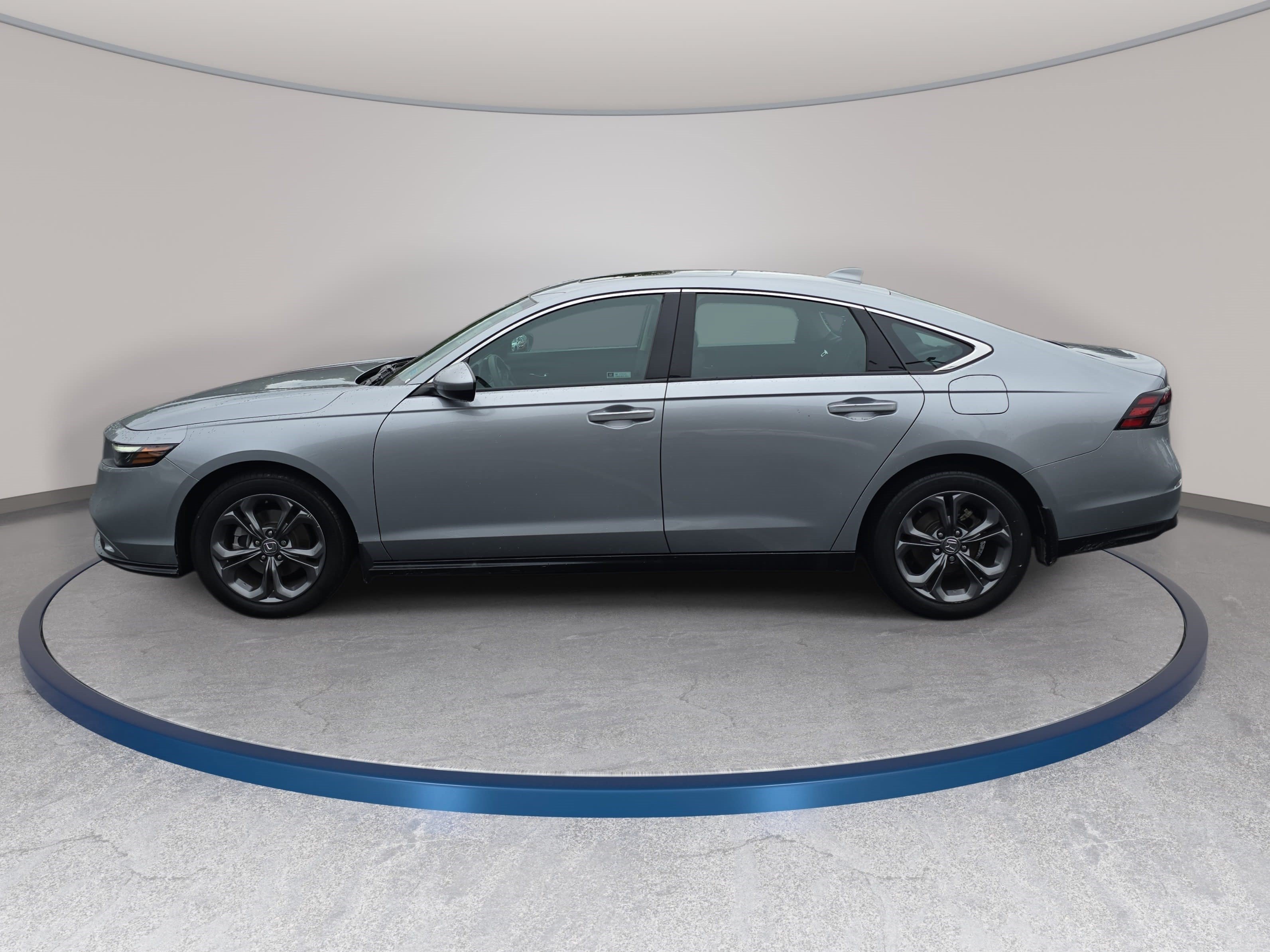 Certified 2023 Honda Accord EX image 8
