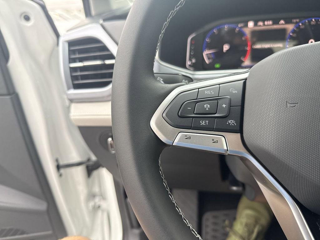 New 2025 Volkswagen Taos SEL AWD/4WD image 19