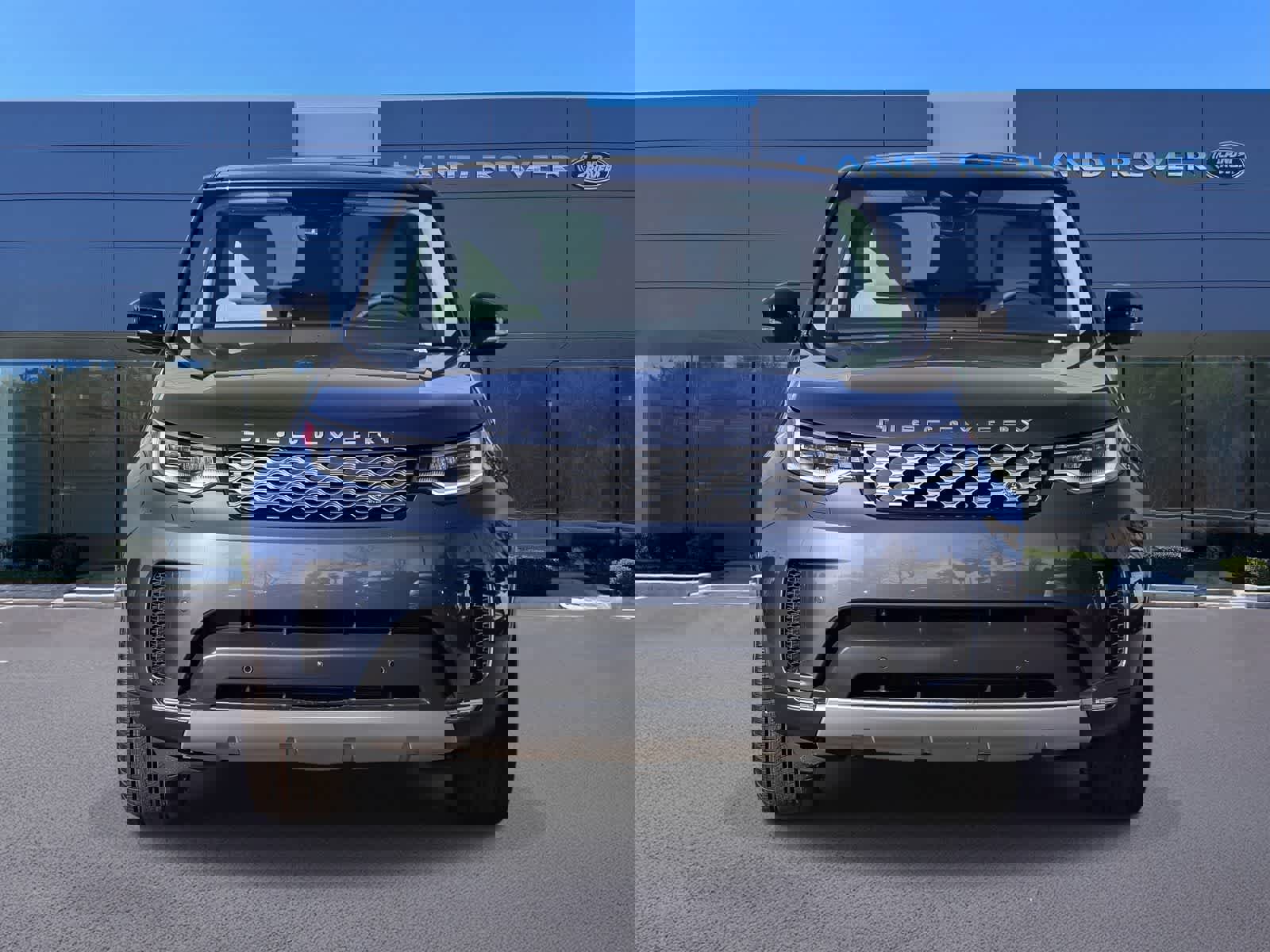 New 2026 Land Rover Discovery S image 2