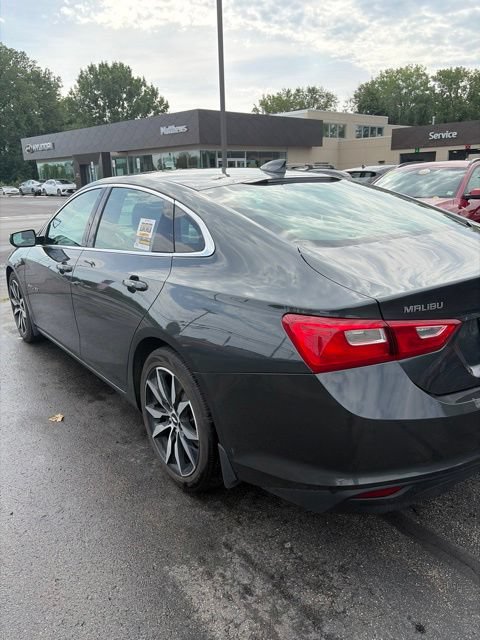 Used 2018 Chevrolet Malibu LT w/ Leather Package FWD image 9