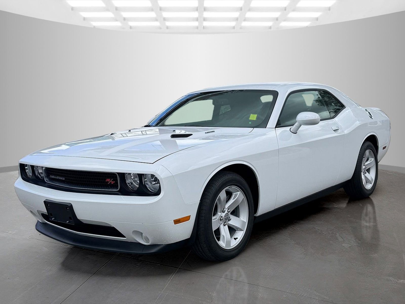 Used 2014 Dodge Challenger R/T RWD image 1