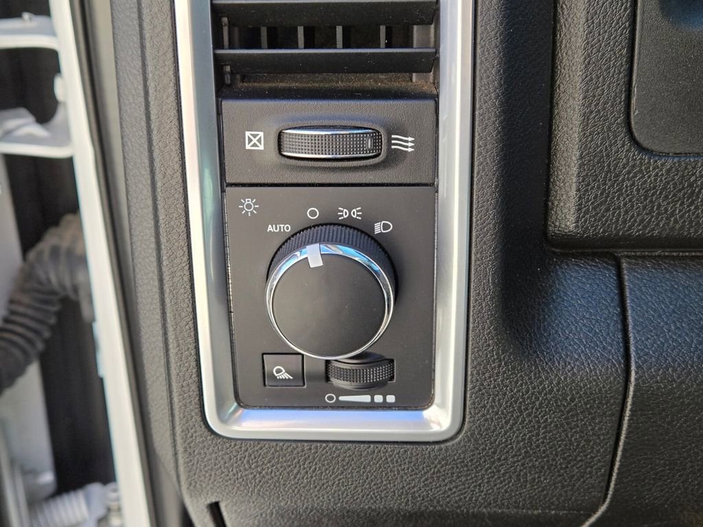 Used 2021 RAM 1500 Classic SLT image 29