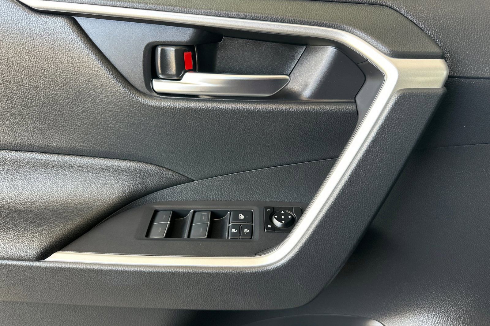 Certified 2025 Toyota RAV4 XLE AWD/4WD image 11