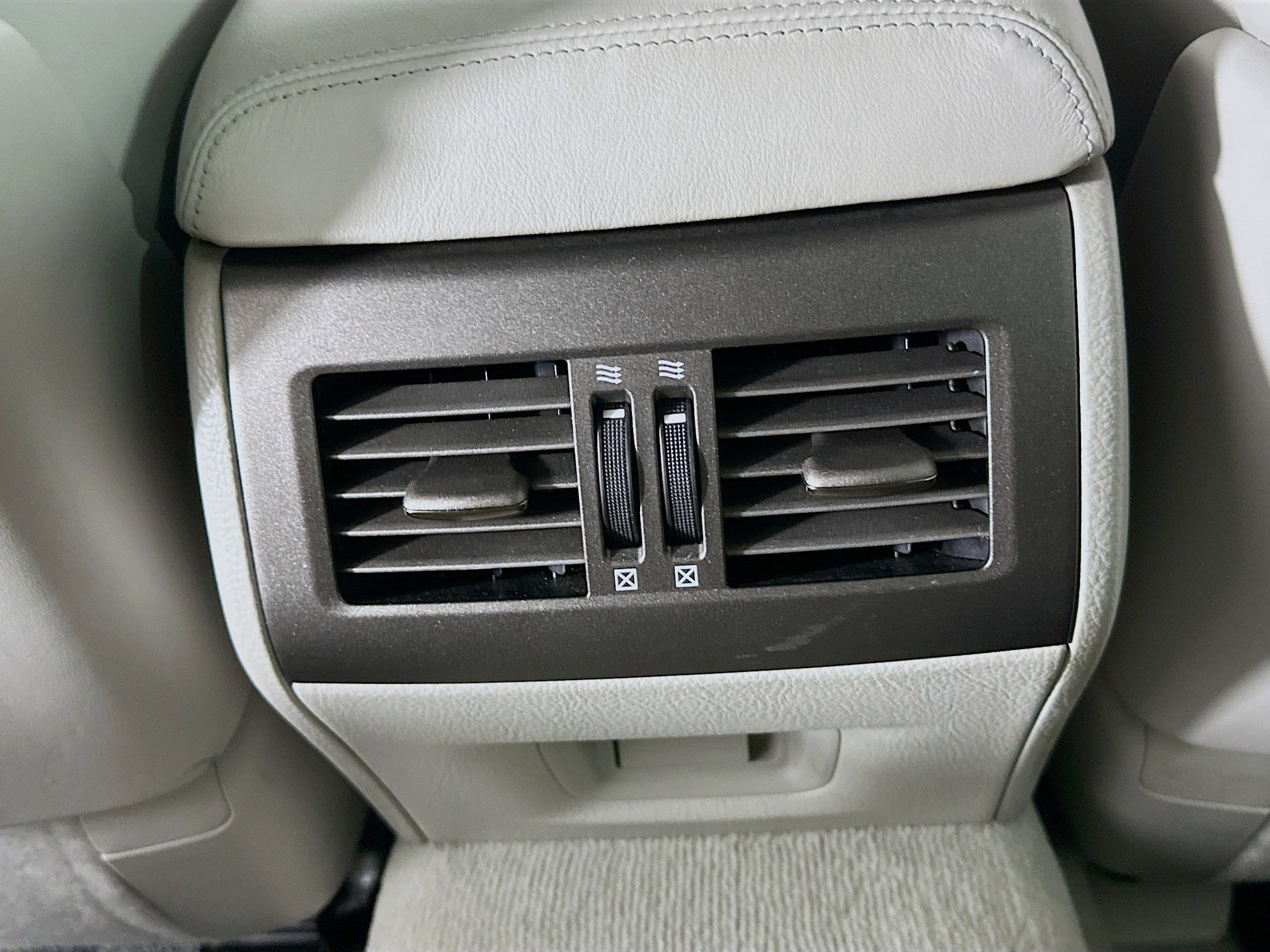 Used 2011 Lexus LS 460 image 28