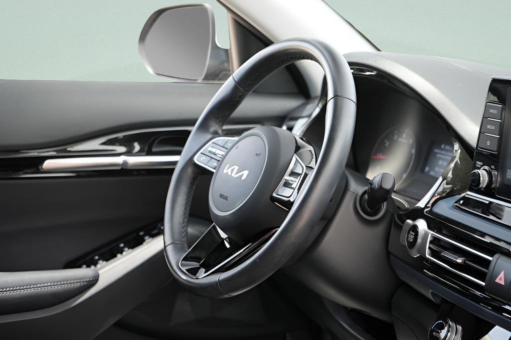 Used 2023 Kia Seltos S FWD image 12