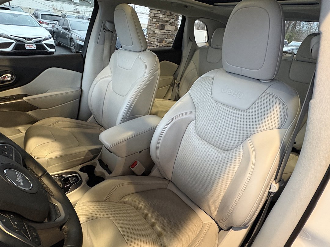 Used 2019 Jeep Cherokee Limited image 26