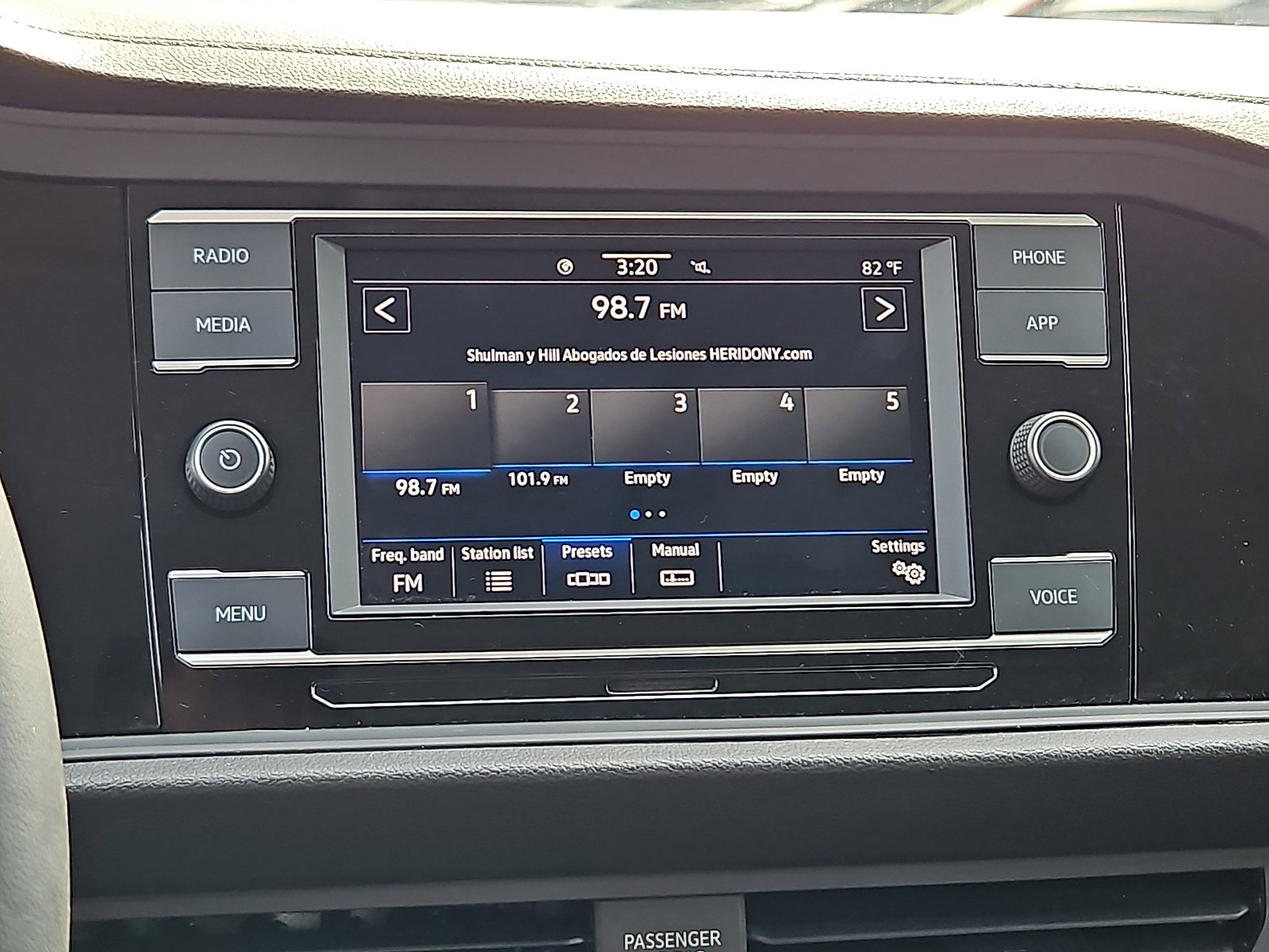 Used 2023 Volkswagen Jetta SE image 17