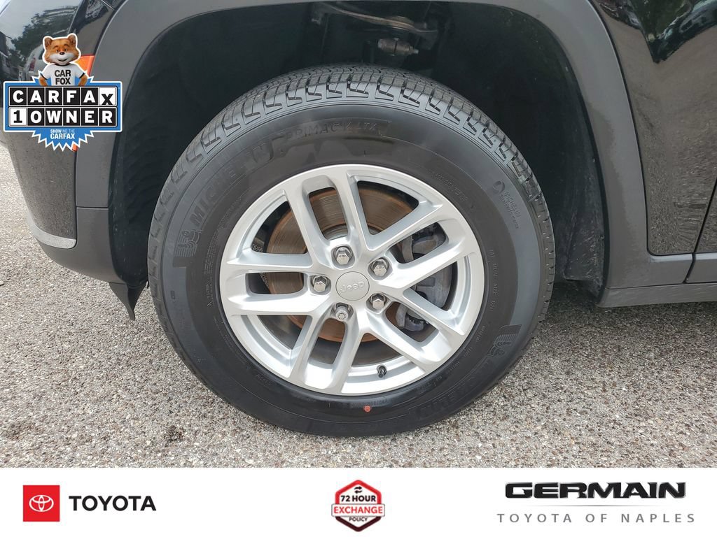 Used 2023 Jeep Grand Cherokee L Laredo RWD image 13